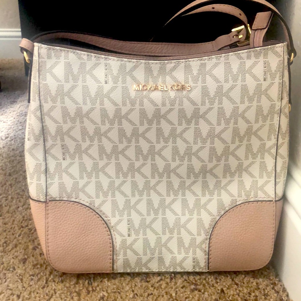 Like New Michael Kors Crossbody Logo Bag